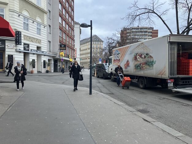 Eine der 13 Routen, auf denen die Straßensozialarbeit in Wien unterwegs ist, beginnt am Schwedenplatz. (Bild: FSW)