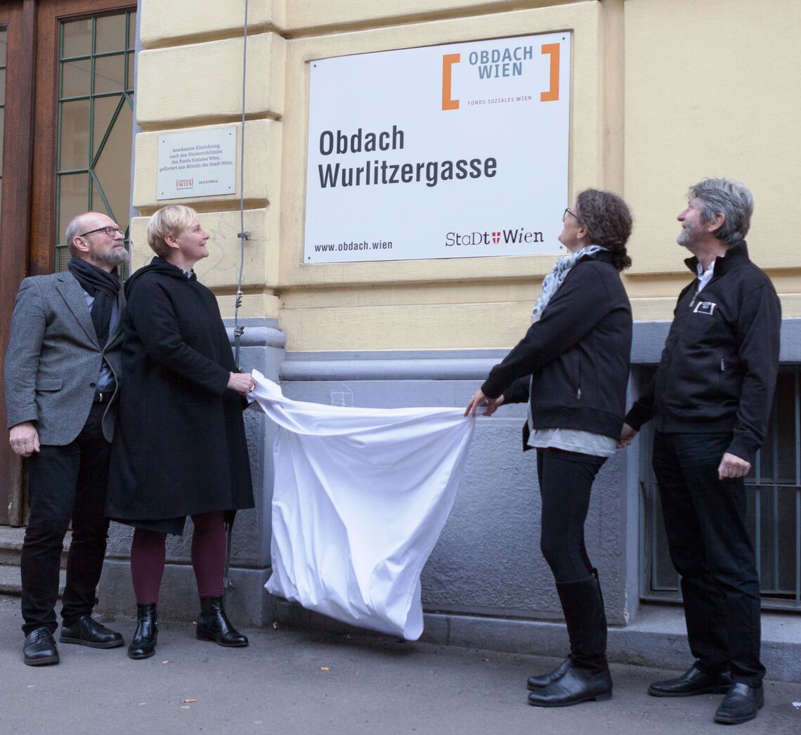 Odach Wurlitzergasse Schildenthuellung 2 (Bild: FSW)